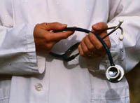 Obrázek lékaře drží stetoskop