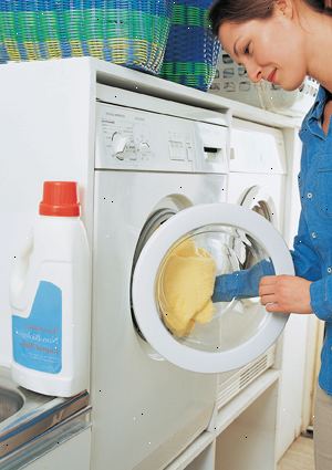 Každý týden promyje ložní prádlo v horké vodě (130 ° F).