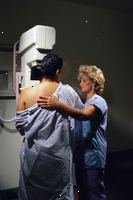 Obrázek středního věku ženy dostat mammogram